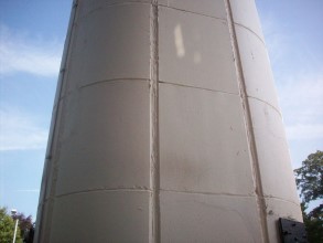 用贝尔佐纳 (Belzona) 4141（乳浆建造）复原受损混凝土，并用贝尔佐纳 (Belzona) 5151（厚浆护层）保护